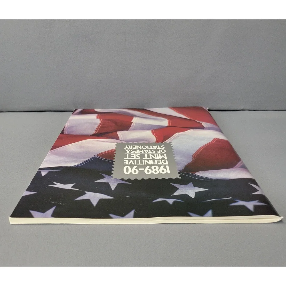 Vintage 1989-90 Definitive Mint‎ Set Stamps Stationery USPS Book Patriotic USA